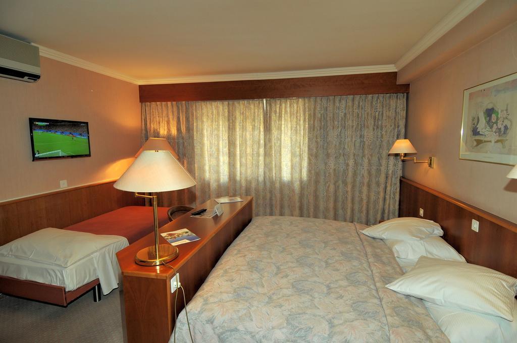 Hotel Forum Martigny Room photo